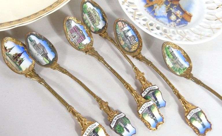 PORCELAIN & ROYALTY COLLECTIBLES