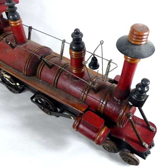 LARGE TRAIN ENGINE MODEL