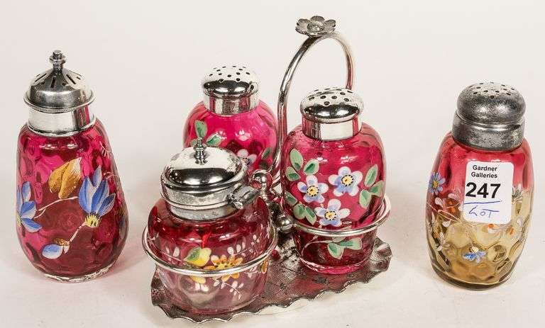CONDIMENT SET AND SHAKERS