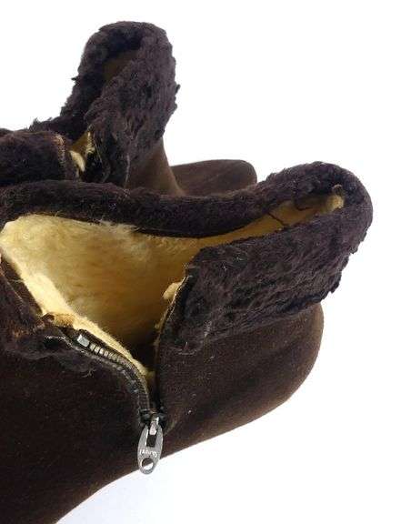 PAIR VINTAGE ANKLE BOOTS WITH KITTEN HEELS