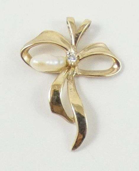 GOLD "BOW" PENDANT