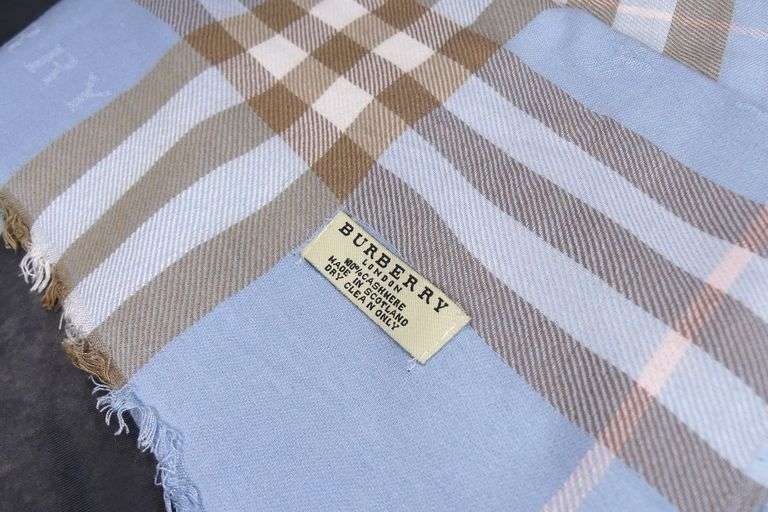 BURBERRY CASHMERE SCARF