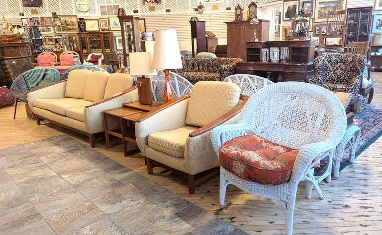 FINE FURNISHINGS, DECORATIVE ARTS AND COLLECTIBLES