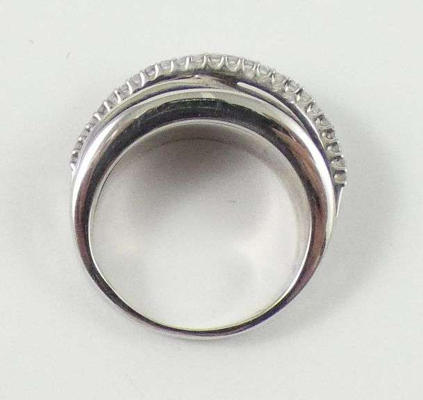 CONTEMPORARY DIAMOND RING