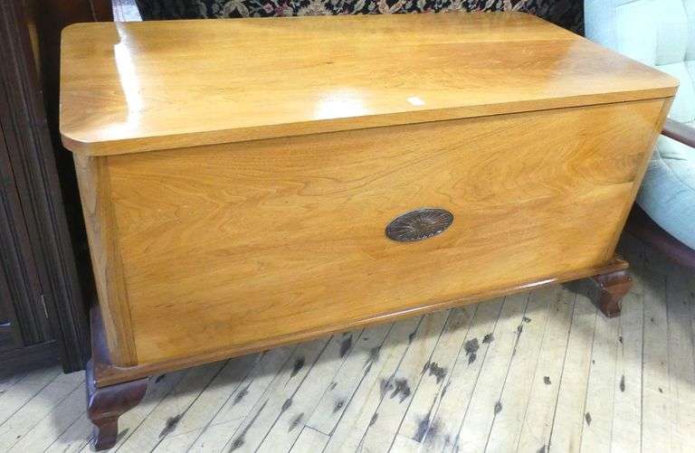 CEDAR LINED BLANKET BOX