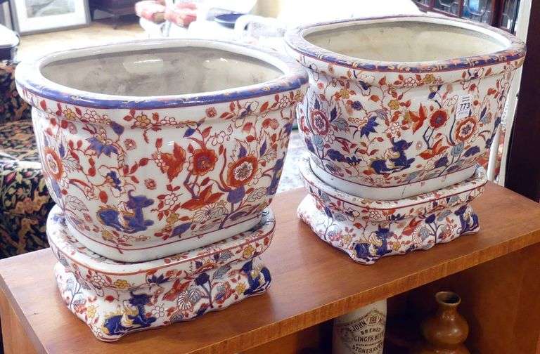PAIR OF CHINESE IMARI PLANTERS AND STANDS
