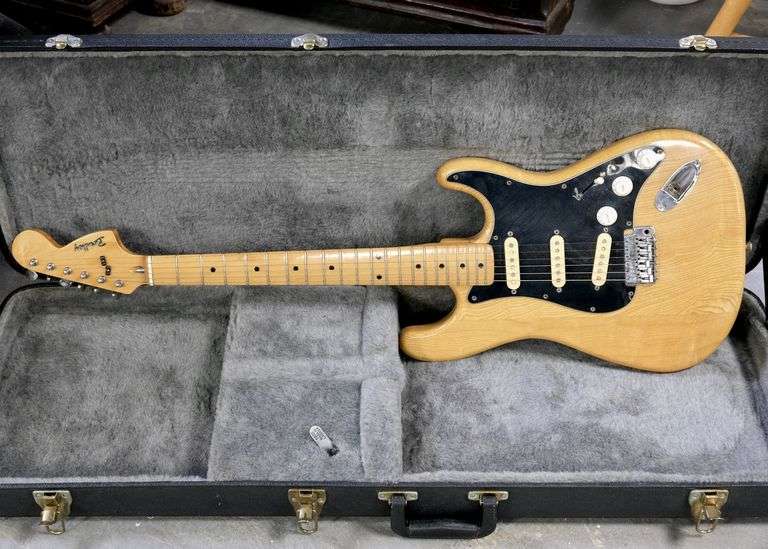 VINTAGE BRADLEY GUITAR