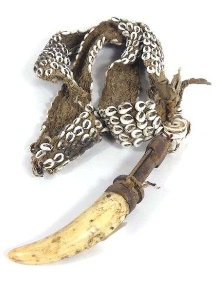 TRIBAL PENDANT NECKLACE