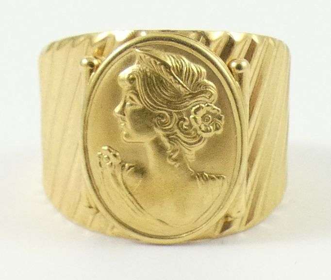 ITALIAN GOLD RING