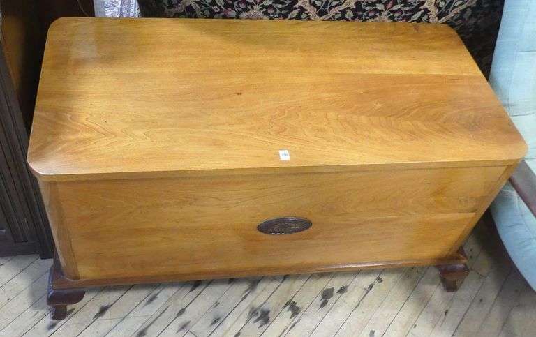 CEDAR LINED BLANKET BOX