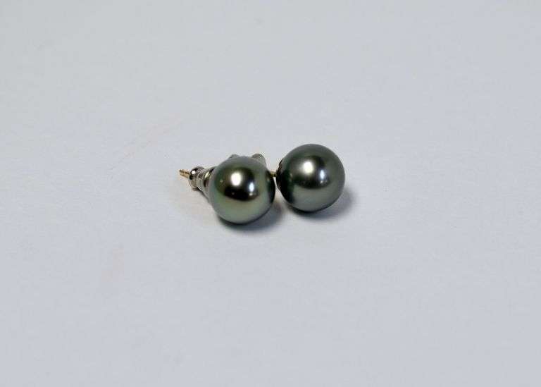 LARGE TAHITIAN BLACK PEARLS