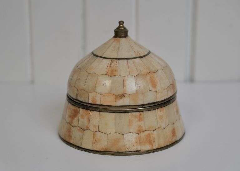 HAT, OPERA GLASSES & BOX