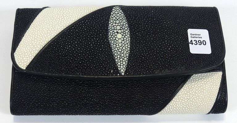 FINDIG WALLET CLUTCH