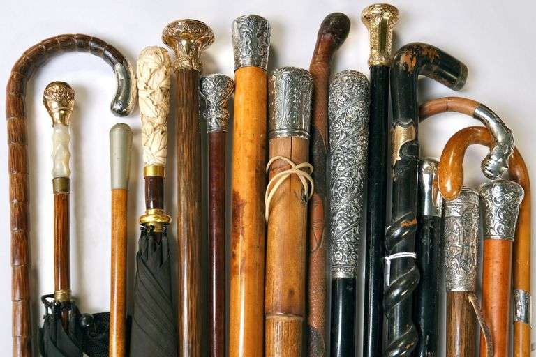 OLD TOWN HALL AUCTION: INTERESTING COLLECTOR'S AUCTION