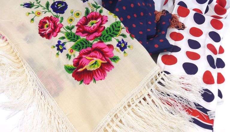 VINTAGE SCARVES