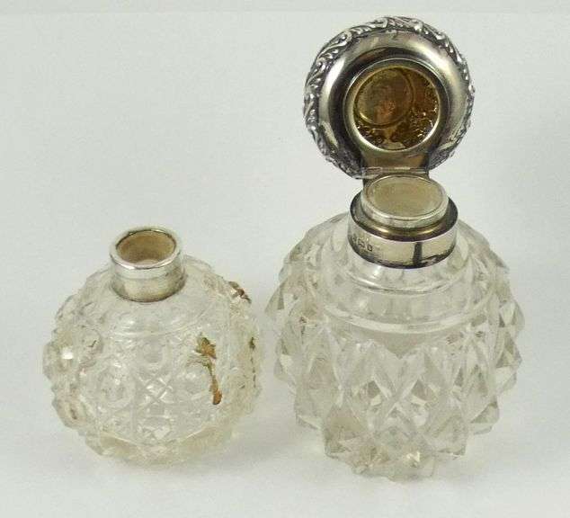 2 SCENT BOTTLES