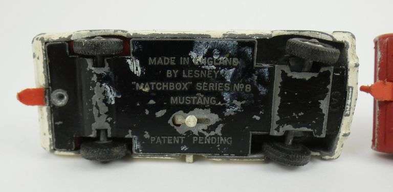 2 MATCHBOX MUSTANGS