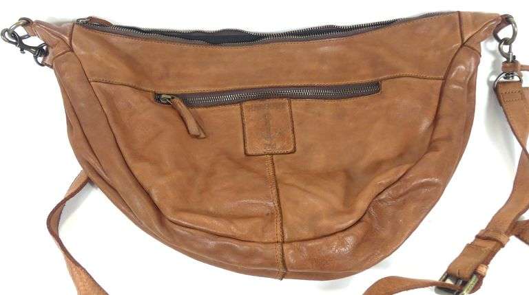 LEATHER SHOULDER BAG