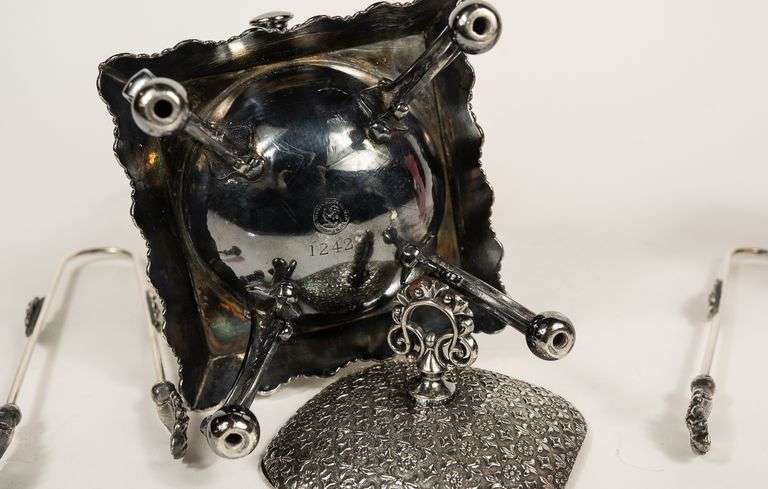 PINK SATIN GLASS PICKLE CRUET