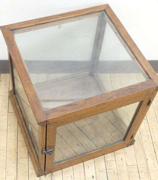 OAK COUNTER TOP SHOWCASE