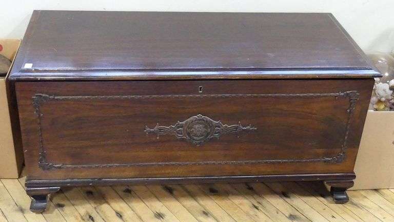 ROSEWOOD AND MAHOGANY BLANKET BOX