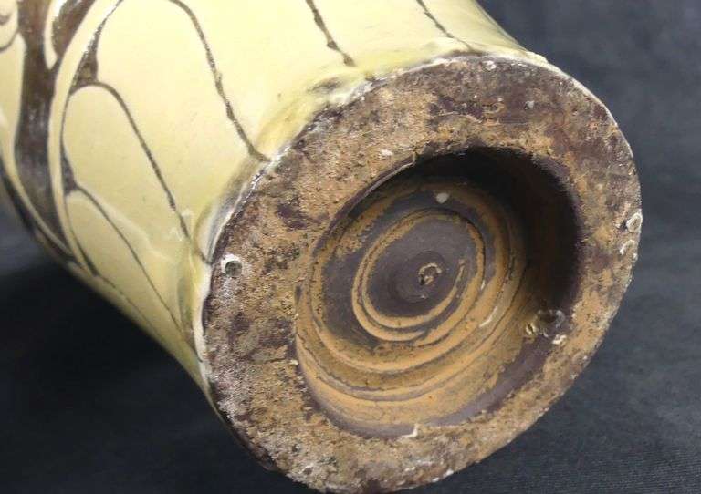 CHINESE POTTERY VASE