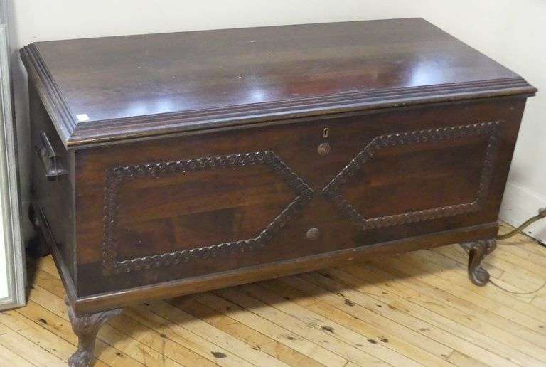 HONDERICH BLANKET BOX