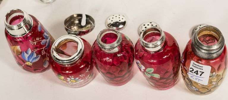 CONDIMENT SET AND SHAKERS