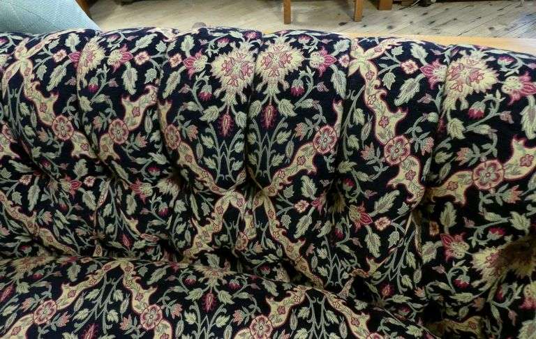 CURVED DECORATOR SETTEE