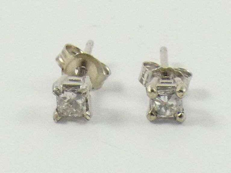 DIAMOND STUD EARRINGS