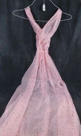 VINTAGE NIGHTGOWN & LACE ROBES