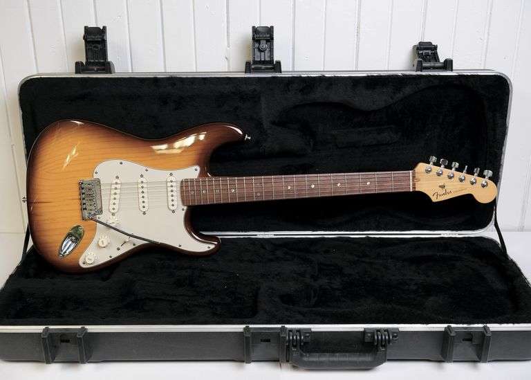 FENDER 50TH ANNIVERSARY GUITAR