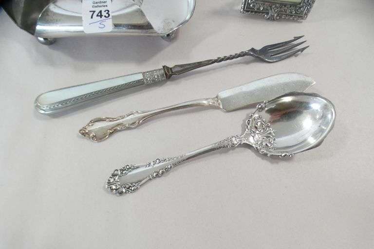 CALENDAR, CUTLERY AND CHERRY BASKET