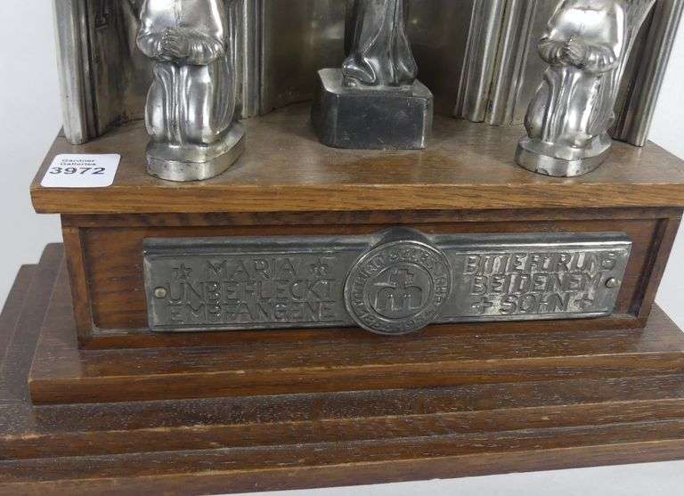 VINTAGE HAUSALTAR MUSIC BOX