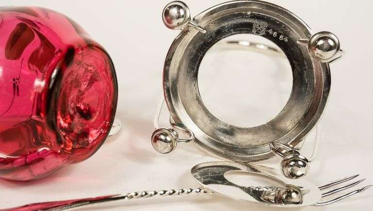 CRANBERRY GLASS PICKLE CRUET