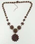 COLLECTION ANTIQUE GARNET JEWELLERY