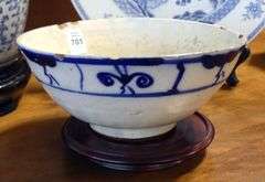 THREE PIECES OF CHINESE PORCELAIN