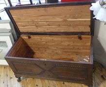 HONDERICH BLANKET BOX