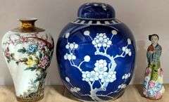 CHINESE PORCELAIN, VASE