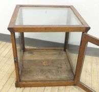 OAK COUNTER TOP SHOWCASE