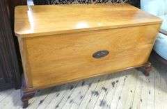 CEDAR LINED BLANKET BOX