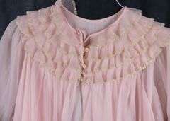 VINTAGE NIGHTGOWN & LACE ROBES