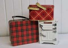 LUNCH BOXES AND ICE BOX