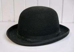 HAT, OPERA GLASSES & BOX