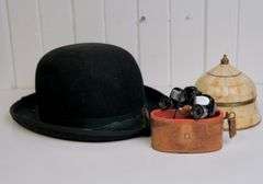 HAT, OPERA GLASSES & BOX