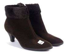 PAIR VINTAGE ANKLE BOOTS WITH KITTEN HEELS