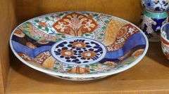 FIVE PIECES OF JAPANESE IMARI PORCELAIN