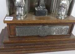 VINTAGE HAUSALTAR MUSIC BOX