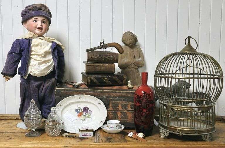 OLD TOWN HALL AUCTION: ANTIQUE COLLECTABLES & DECORATIVE ARTS