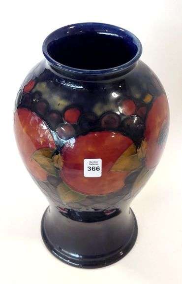 MAJOR MOORCROFT POTTERY VASE
